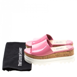 مملوكة مسبقًا Miu Miu Pink Patent Leather Cork Platform Slide 37