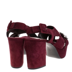 Pre Owned صندل ميو ميو كعب عريض نعل سميك مزخرف كريستال سويدي عنابي مقاس 38