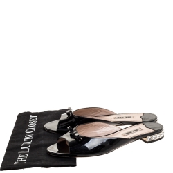 Pre Owned حذاء فلات سلايدز ميو ميو كعب مزخرف كريستال جلد لامع أسود مقاس 37