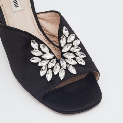 مملوكة مسبقًا Miu Miu Black Satin Crystal Embellished Block Heel Slide Sandals Size 40