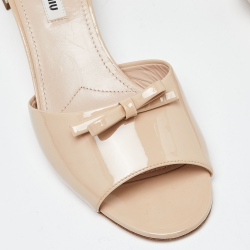 مملوكة مسبقًا Miu Miu Beige Patent Leather Crystal Embellishment Mule Sandals Size 40