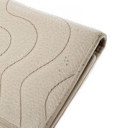 Pre Owned Montblanc Off White Leather Strarisma Compact Wallet 