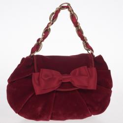 مملوكة مسبقًا Moschino Satin Bow Red Velvet Clutch