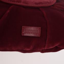 مملوكة مسبقًا Moschino Satin Bow Red Velvet Clutch