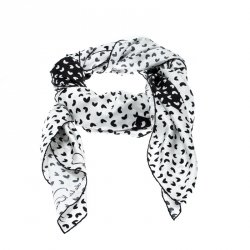 Pre Owned Oscar De La Renta Black and White Heart Printed Silk Square Scarf