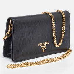 مملوكة مسبقًا Prada Black Vitello Move Leather Wallet On Chain