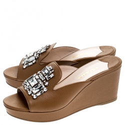 مملوكة مسبقًا Prada Brown Saffiano Leather Crystal Embellished Open Toe Platform Wedge Sandals Size 38.5 