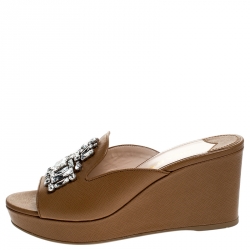 مملوكة مسبقًا Prada Brown Saffiano Leather Crystal Embellished Open Toe Platform Wedge Sandals Size 38.5 