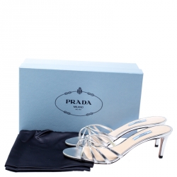 مملوكة مسبقًا حذاء مولز سيور متعاكسة جلد فضي ميتالك مقاس 39.5