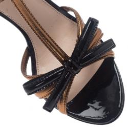 Pre Owned Prada Two Tone Patent T-Strap Bow Detail Sandals Size 38