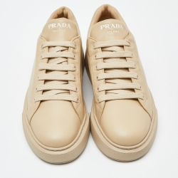 مملوكة مسبقًا Prada Beige Leather Low Top Sneakers Size 39