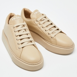 مملوكة مسبقًا Prada Beige Leather Low Top Sneakers Size 39