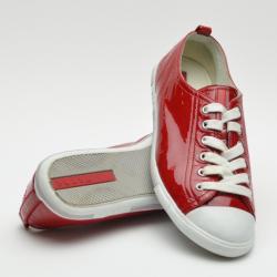 مملوكة مسبقًا Prada Sport Red Patent Leather Cap Toe Sneakers Size 40