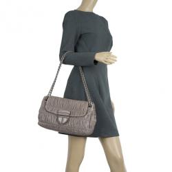 مملوكة مسبقًا Prada Grey Napa Gaufre Chain Shoulder Bag
