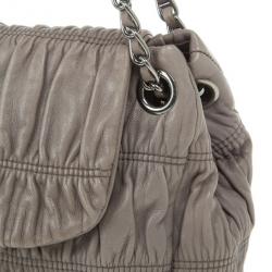 مملوكة مسبقًا Prada Grey Napa Gaufre Chain Shoulder Bag