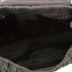 مملوكة مسبقًا Prada Grey Napa Gaufre Chain Shoulder Bag