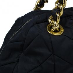 مملوكة مسبقًا Prada Black Chevron Quilted Nylon Dome Bag