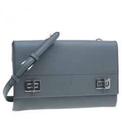 Pre Owned حقيبة برادا جلد سافيانو كير رمادي بقلاب