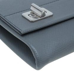 Pre Owned حقيبة برادا جلد سافيانو كير رمادي بقلاب