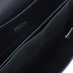 Pre Owned حقيبة برادا جلد سافيانو كير رمادي بقلاب