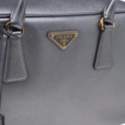 مملوكة مسبقًا Prada Metallic Siver Saffiano Zip Around Lux Bag