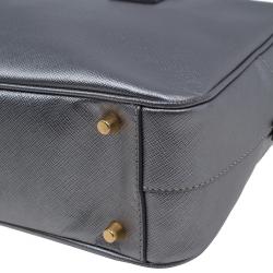 مملوكة مسبقًا Prada Metallic Siver Saffiano Zip Around Lux Bag