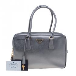 مملوكة مسبقًا Prada Metallic Siver Saffiano Zip Around Lux Bag