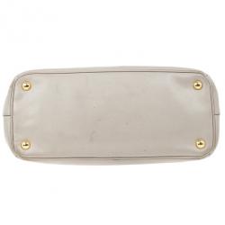 مملوكة مسبقًا Prada Grey Pomice Mini Saffiano Lux Tote