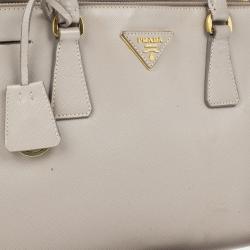 مملوكة مسبقًا Prada Grey Pomice Mini Saffiano Lux Tote