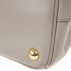 مملوكة مسبقًا Prada Grey Pomice Mini Saffiano Lux Tote