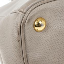 مملوكة مسبقًا Prada Grey Pomice Mini Saffiano Lux Tote