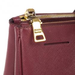 مملوكة مسبقًا Prada Maroon Double Zip Saffiano Lux Tote