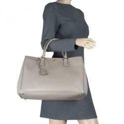 مملوكة مسبقًا Prada Grey Saffiano Lux Tote