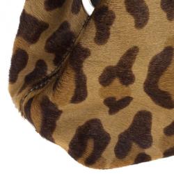 مملوكة مسبقًا Prada Leopard Print Pony Hair Wristlet Evening Bag 