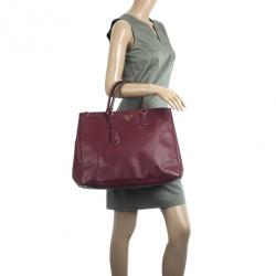 مملوكة مسبقًا Prada Maroon Saffiano Lux Double-Zip Leather Tote