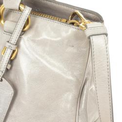 مملوكة مسبقًا Prada Daino Zip-Top Tote