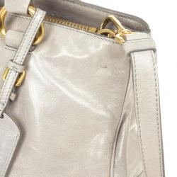 مملوكة مسبقًا Prada Daino Zip-Top Tote