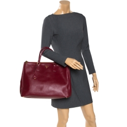 Pre Owned Prada Burgundy Saffiano Leather Executive Double Zip Tote