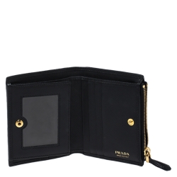 Pre Owned Prada Black Saffiano Leather Compact Wallet
