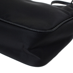 Pre Owned Prada Black Nylon Re-Edition 2005 Shoulder Bag