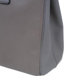 مملوكة مسبقًا Prada Clay Grey Saffiano Lux Medium Double-Zip Tote