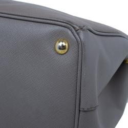 مملوكة مسبقًا Prada Clay Grey Saffiano Lux Medium Double-Zip Tote