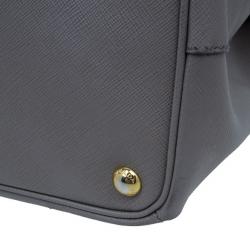 مملوكة مسبقًا Prada Clay Grey Saffiano Lux Medium Double-Zip Tote