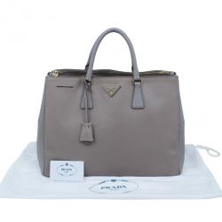 مملوكة مسبقًا Prada Clay Grey Saffiano Lux Medium Double-Zip Tote