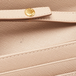 مملوكة مسبقًا Prada Beige Saffiano Metal Leather Logo Flap Wallet On Chain