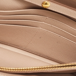 مملوكة مسبقًا Prada Beige Saffiano Metal Leather Logo Flap Wallet On Chain