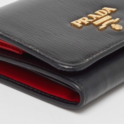 مملوكة مسبقًا Prada Black Vittello Move Leather Trifold Wallet