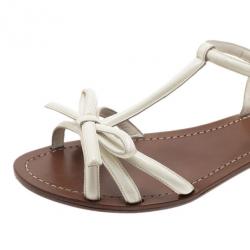 مملوكة مسبقًا Prada White Patent Leather Bow Detail Flat Sandals Size 38