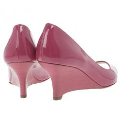 Pre Owned Prada Fuchsia Patent Leather Peep Toe Wedges Size 38