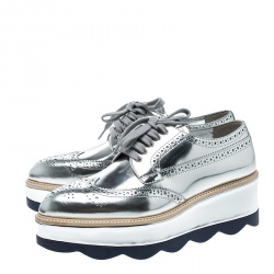 Pre Owned حذاء رياضي برادا ديربي بنعل سميك وينجتب مموج جلد بروج فضي ميتاليك مقاس 37.5